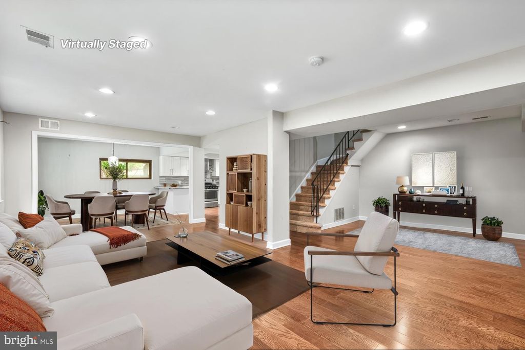 Image 3 of property listing at 9607 MUIRFIELD DR, Upper Marlboro, MD 20772