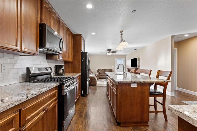 10596 Oak Dr, Grass Valley, CA 95949