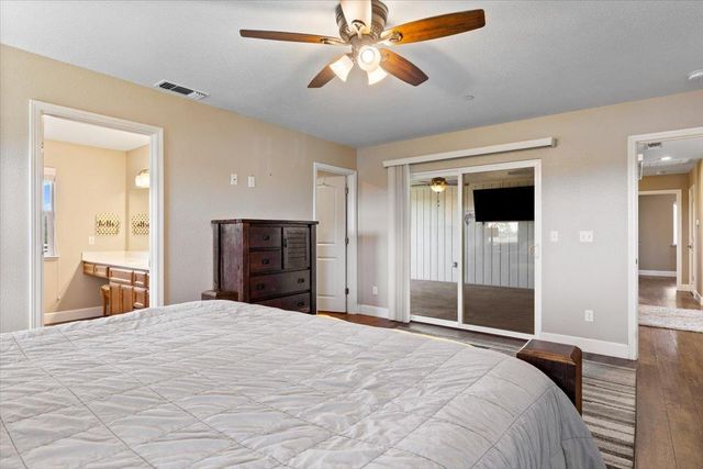 10596 Oak Dr, Grass Valley, CA 95949