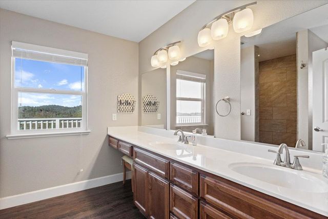 10596 Oak Dr, Grass Valley, CA 95949