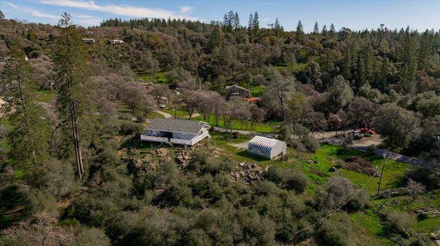 10596 Oak Dr, Grass Valley, CA 95949