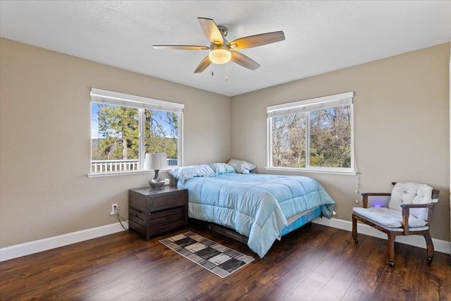 10596 Oak Dr, Grass Valley, CA 95949