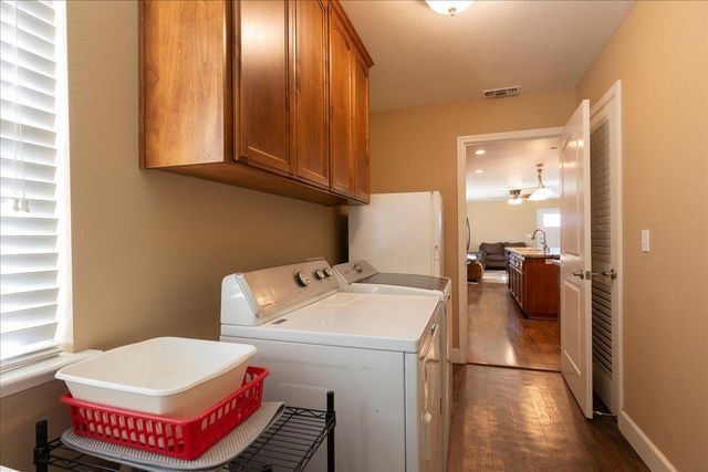 10596 Oak Dr, Grass Valley, CA 95949