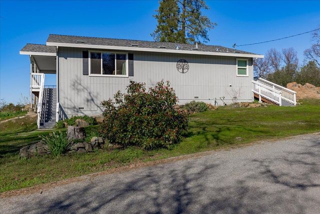 10596 Oak Dr, Grass Valley, CA 95949