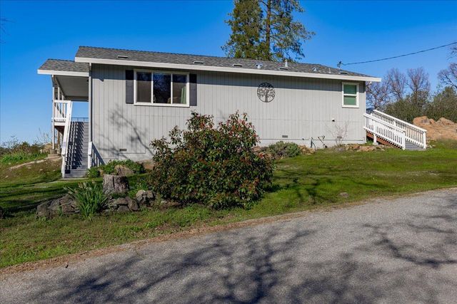 10596 Oak Dr, Grass Valley, CA 95949