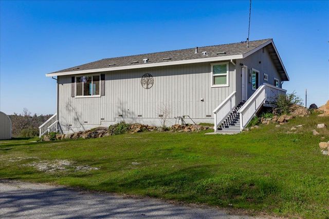 10596 Oak Dr, Grass Valley, CA 95949