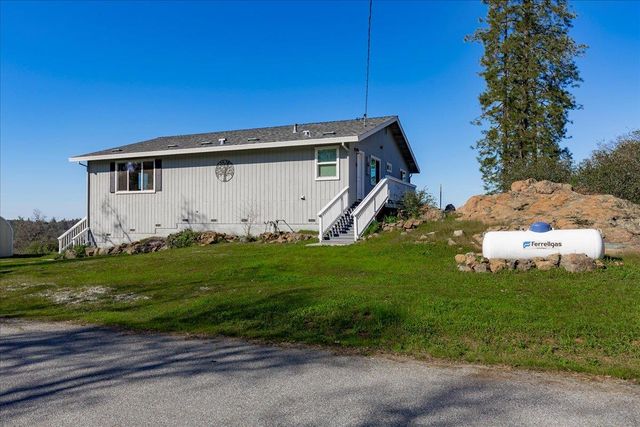 10596 Oak Dr, Grass Valley, CA 95949