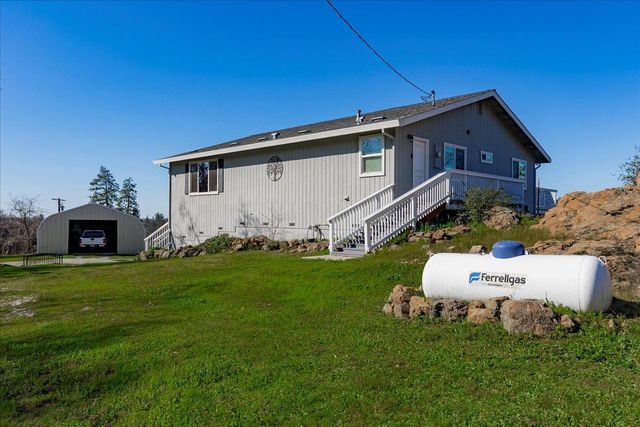 10596 Oak Dr, Grass Valley, CA 95949