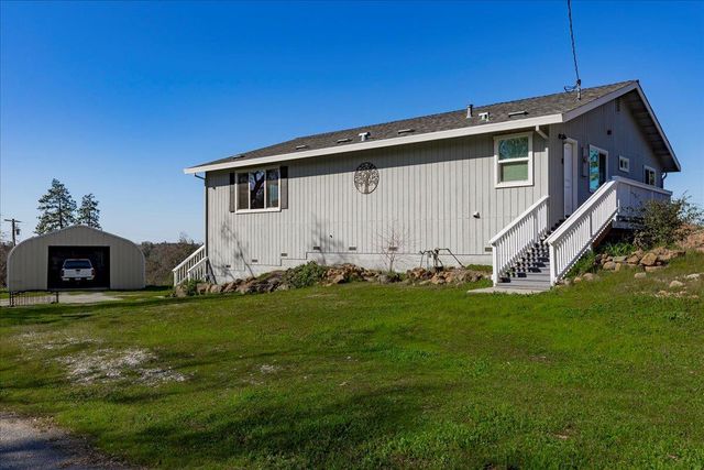 10596 Oak Dr, Grass Valley, CA 95949