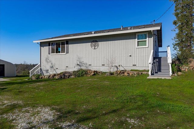 10596 Oak Dr, Grass Valley, CA 95949