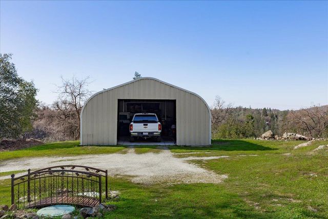 10596 Oak Dr, Grass Valley, CA 95949