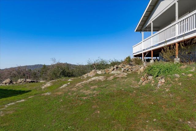 10596 Oak Dr, Grass Valley, CA 95949