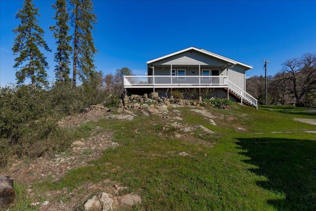 10596 Oak Dr, Grass Valley, CA 95949