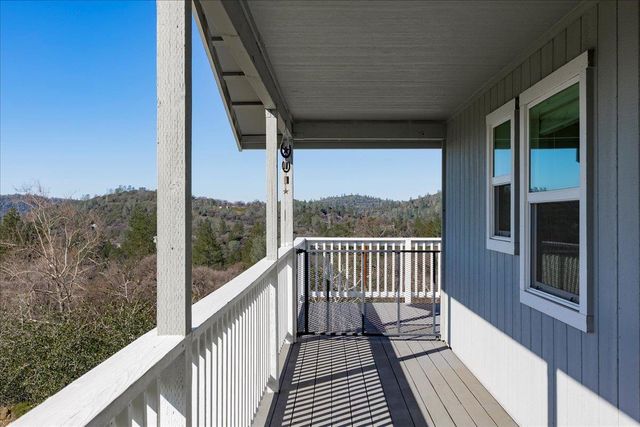 10596 Oak Dr, Grass Valley, CA 95949