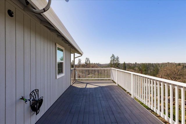 10596 Oak Dr, Grass Valley, CA 95949