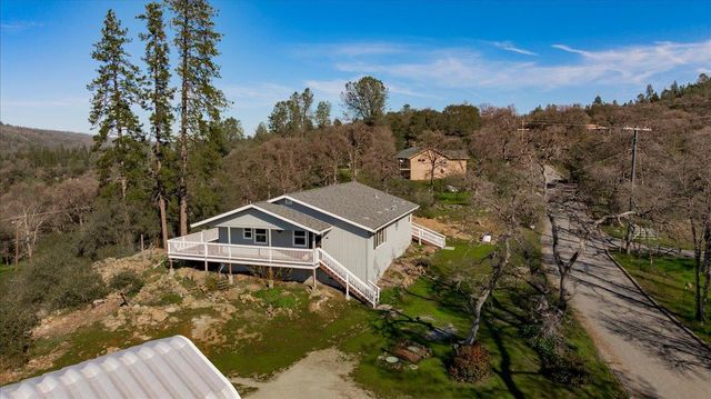 10596 Oak Dr, Grass Valley, CA 95949