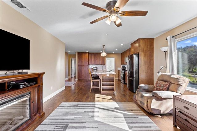 10596 Oak Dr, Grass Valley, CA 95949