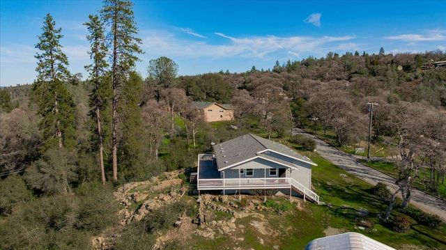 10596 Oak Dr, Grass Valley, CA 95949