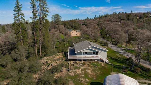 10596 Oak Dr, Grass Valley, CA 95949