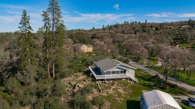 10596 Oak Dr, Grass Valley, CA 95949