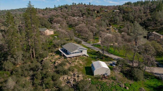 10596 Oak Dr, Grass Valley, CA 95949
