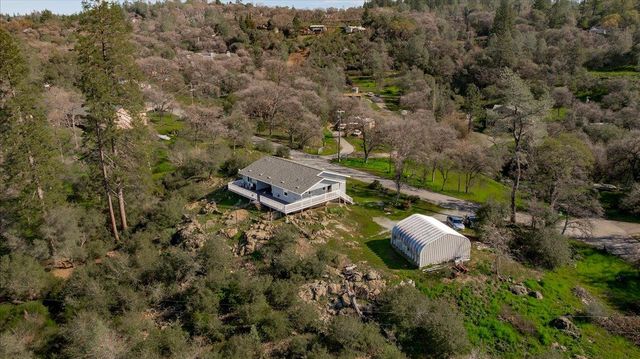 10596 Oak Dr, Grass Valley, CA 95949