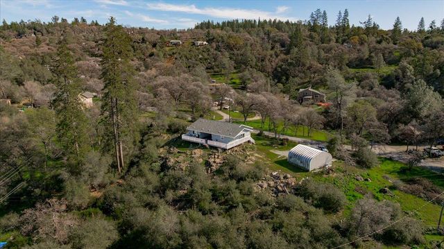10596 Oak Dr, Grass Valley, CA 95949