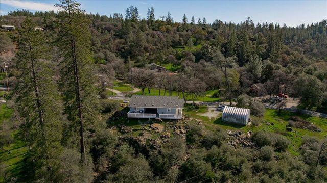 10596 Oak Dr, Grass Valley, CA 95949