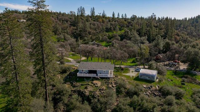 10596 Oak Dr, Grass Valley, CA 95949