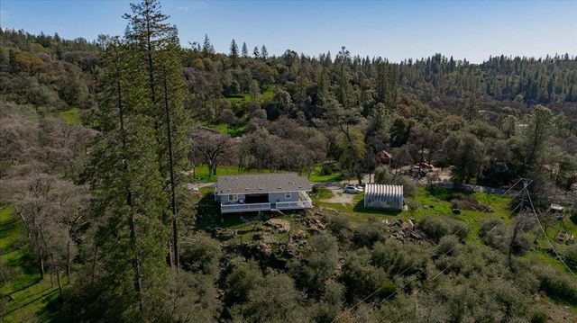 10596 Oak Dr, Grass Valley, CA 95949