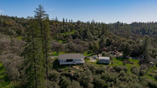10596 Oak Dr, Grass Valley, CA 95949
