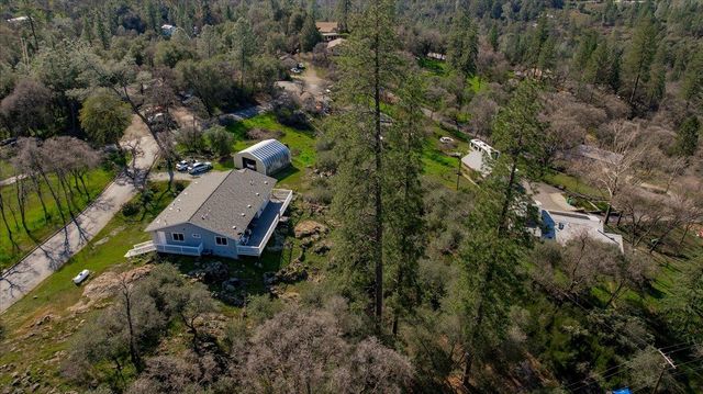 10596 Oak Dr, Grass Valley, CA 95949