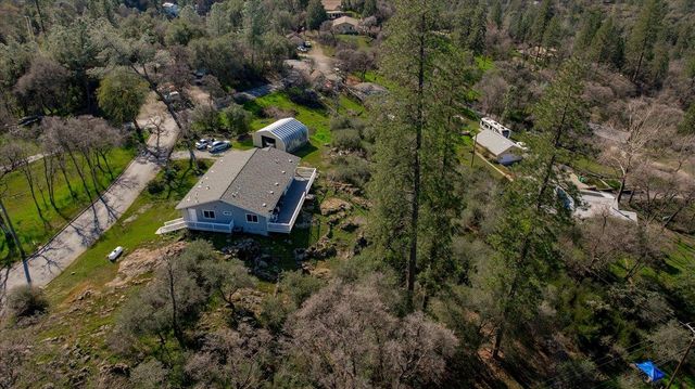 10596 Oak Dr, Grass Valley, CA 95949