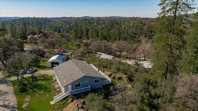 10596 Oak Dr, Grass Valley, CA 95949