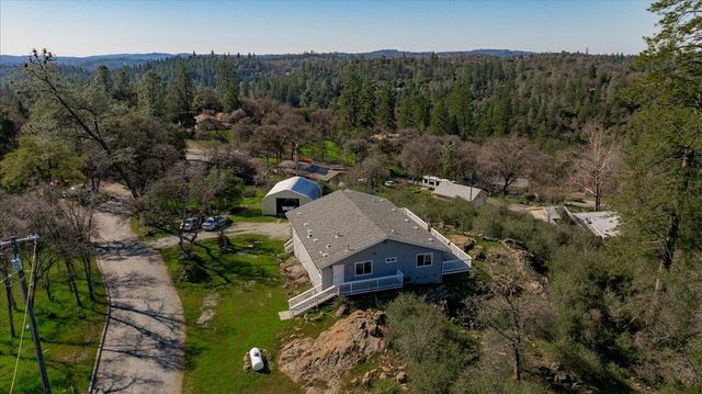 10596 Oak Dr, Grass Valley, CA 95949