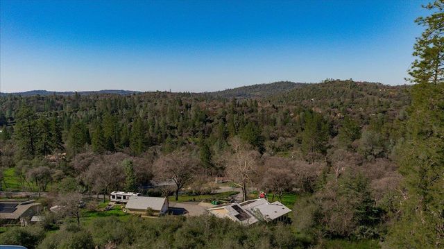 10596 Oak Dr, Grass Valley, CA 95949
