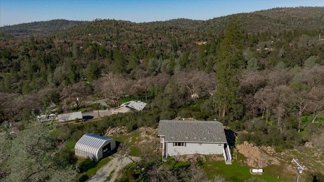 10596 Oak Dr, Grass Valley, CA 95949