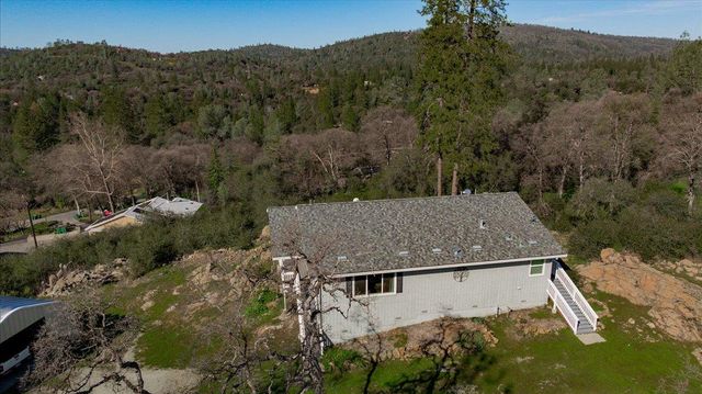 10596 Oak Dr, Grass Valley, CA 95949