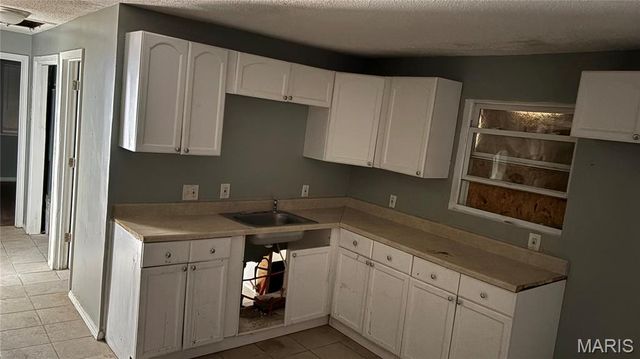 10040 Monarch Drive, St Louis, MO 63136