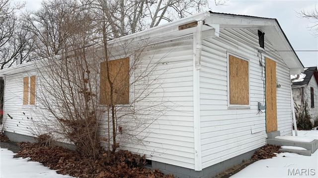 10040 Monarch Drive, St Louis, MO 63136