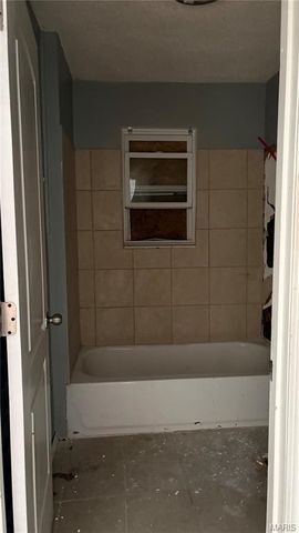 10040 Monarch Drive, St Louis, MO 63136