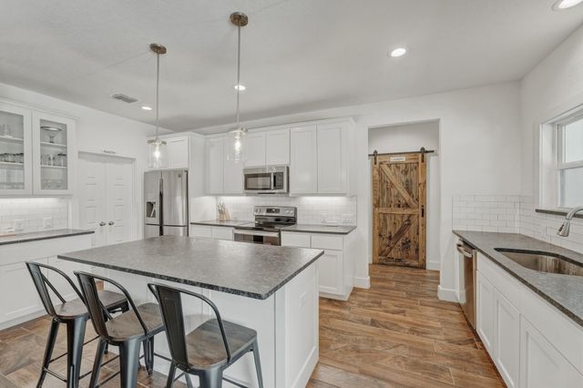 1619 Scenic View DR, Canyon Lake, TX 78133