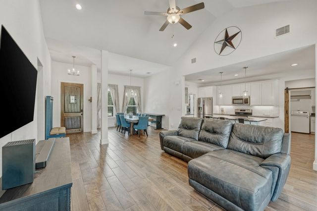 1619 Scenic View DR, Canyon Lake, TX 78133
