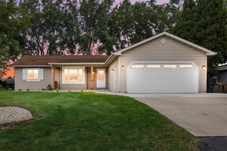 2812 Stonebridge DRIVE, Racine, WI 53404
