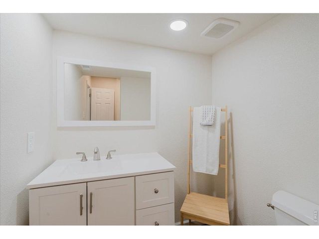 8433 Tabor Cir, Arvada, CO 80005