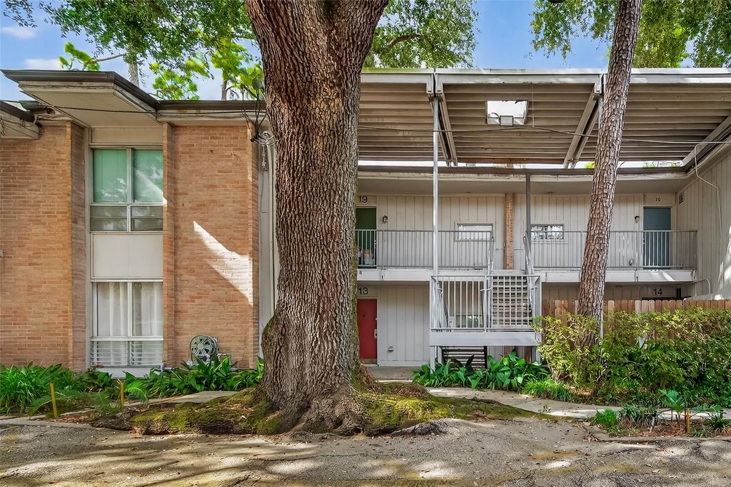 8211 Katy Freeway 19, Houston, TX 77024
