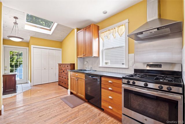 100 Elm Street, Islip, NY 11751