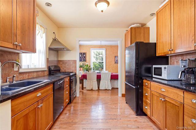 100 Elm Street, Islip, NY 11751