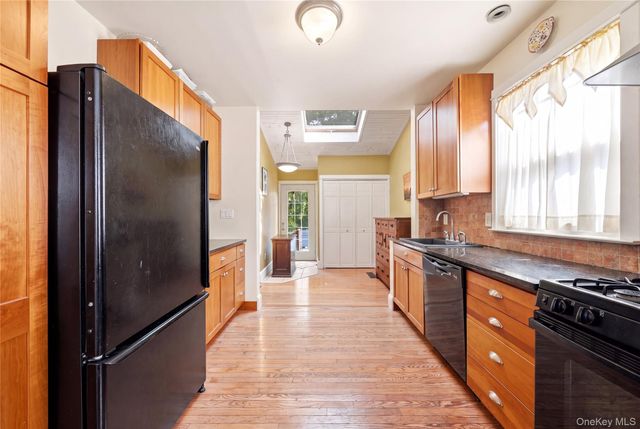 100 Elm Street, Islip, NY 11751