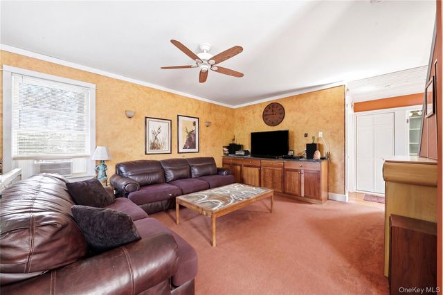 100 Elm Street, Islip, NY 11751
